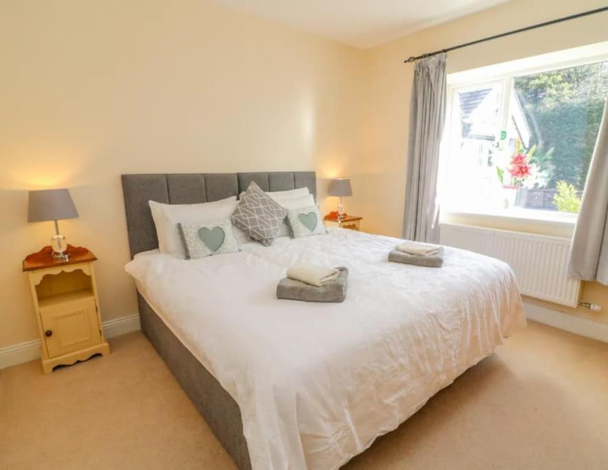 Levens Two Acres- Spacious, Delightful, Pet Free Bungalow מראה חיצוני תמונה